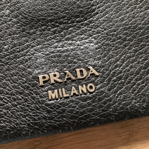 Prada black leather wallet authentic - Picture 3 of 9